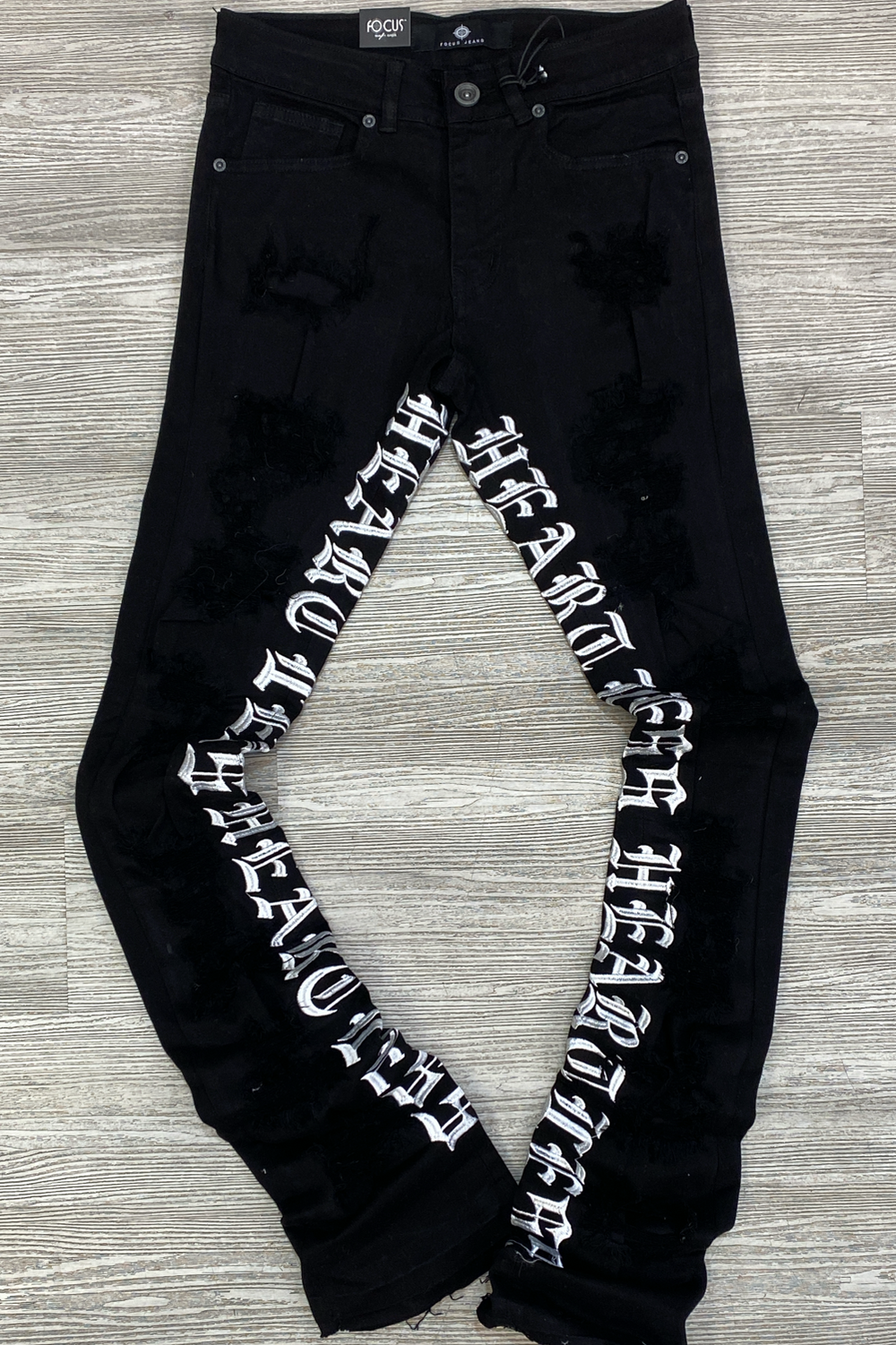 Focus- heartless stacked jeans (black)