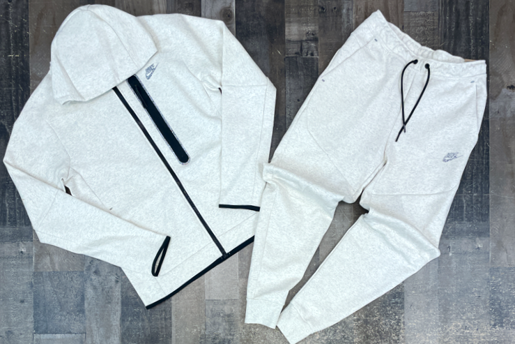 Nike- sportswear tech fleece sweatsuit
