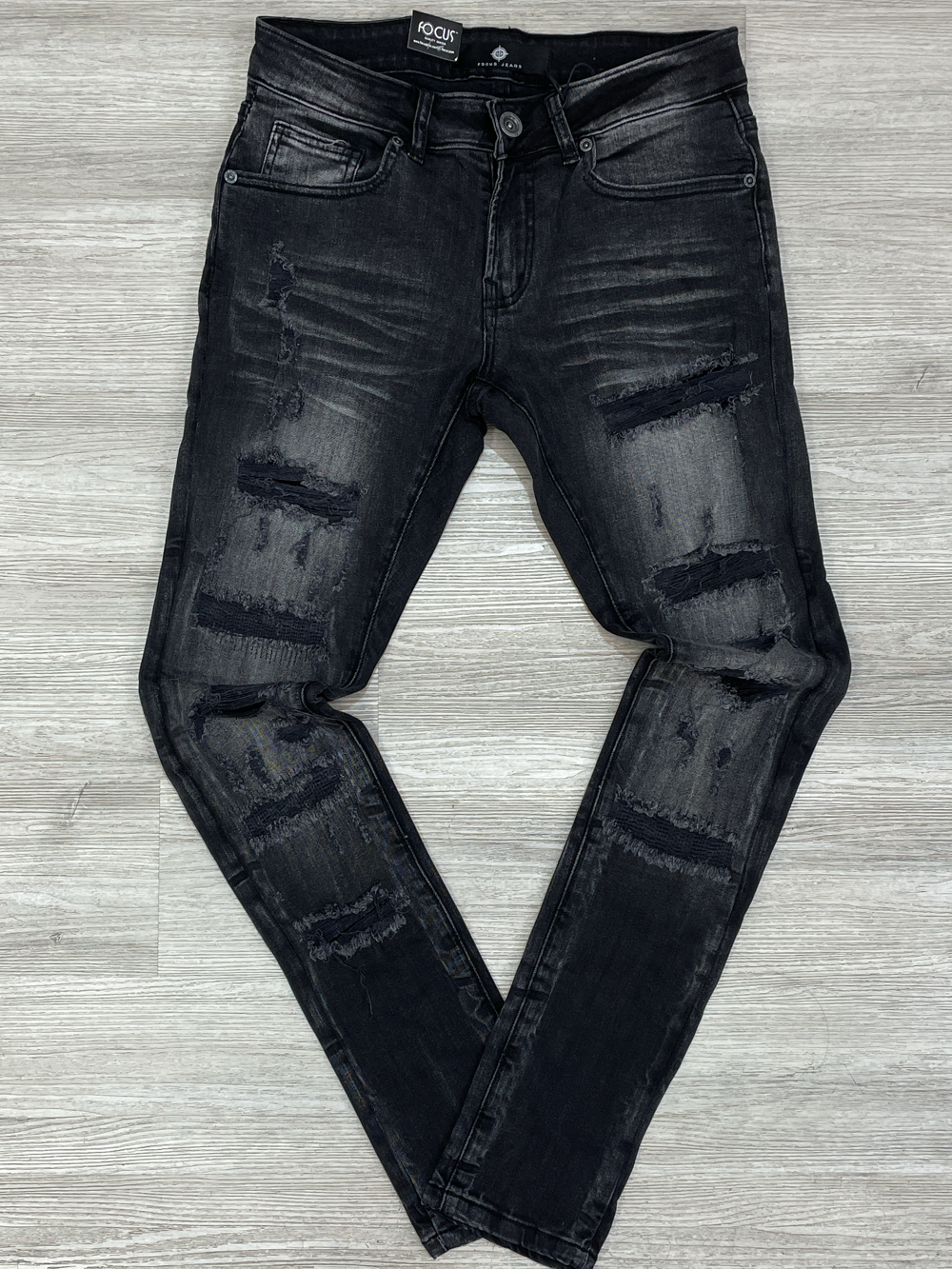 Focus- embroidery distressed denim jeans (black)