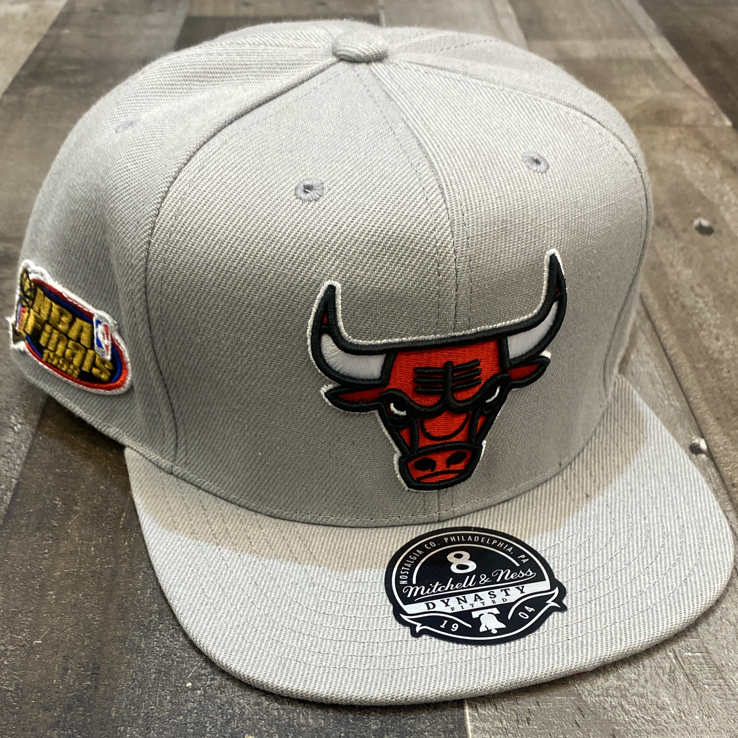 
                  
                    Mitchell & Ness- Chicago bulls fitted
                  
                