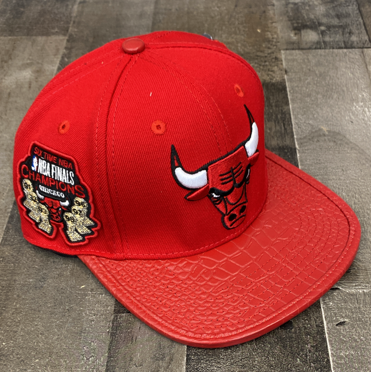 Pro max- Chicago Bulls snapback w/leather bill (red)