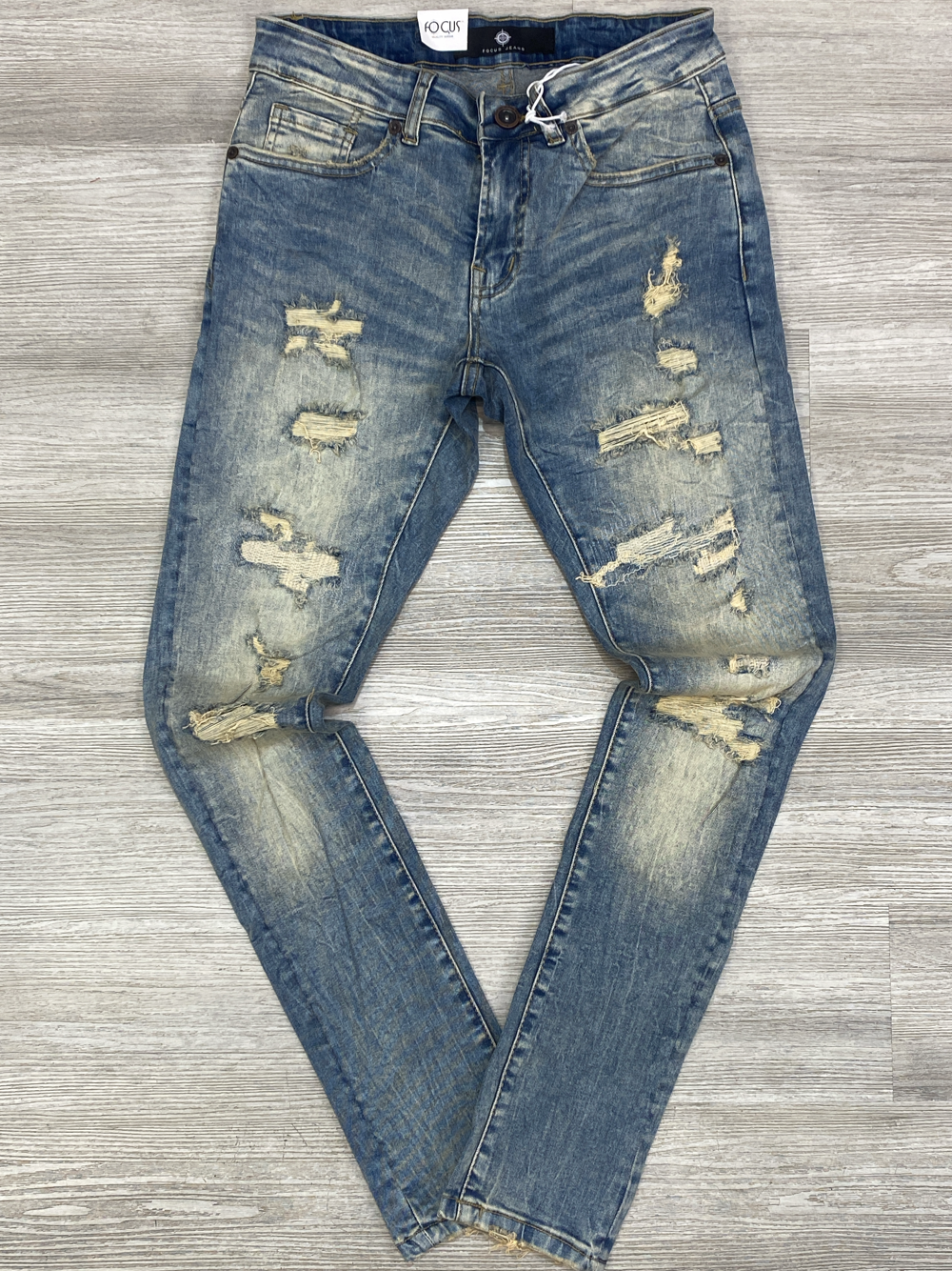 Focus- R&R light distressed denim jeans