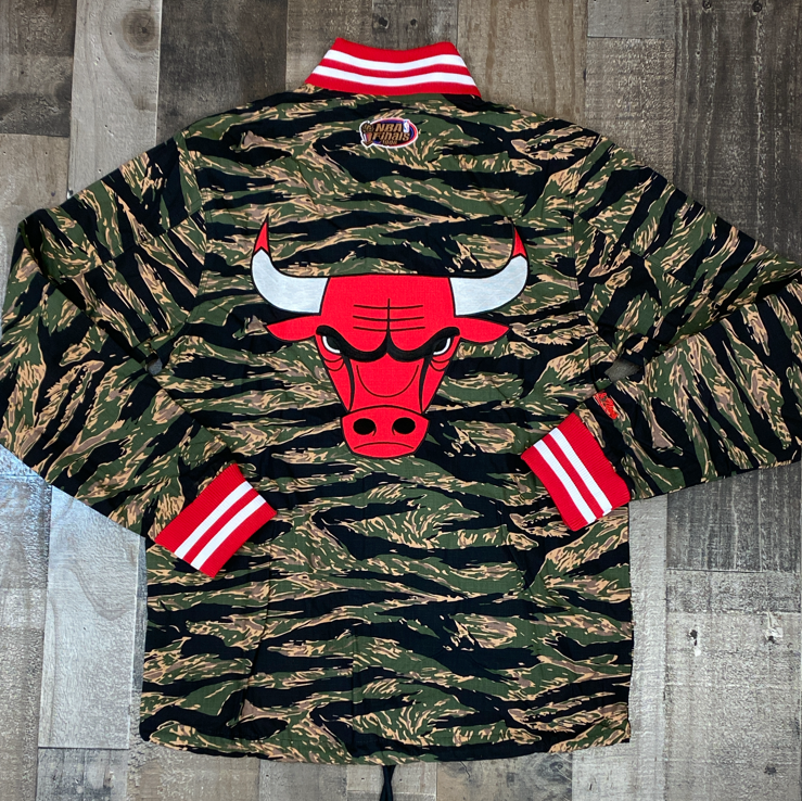 
                  
                    Mitchell & Ness- NBA tiger camo jacket Bulls
                  
                
